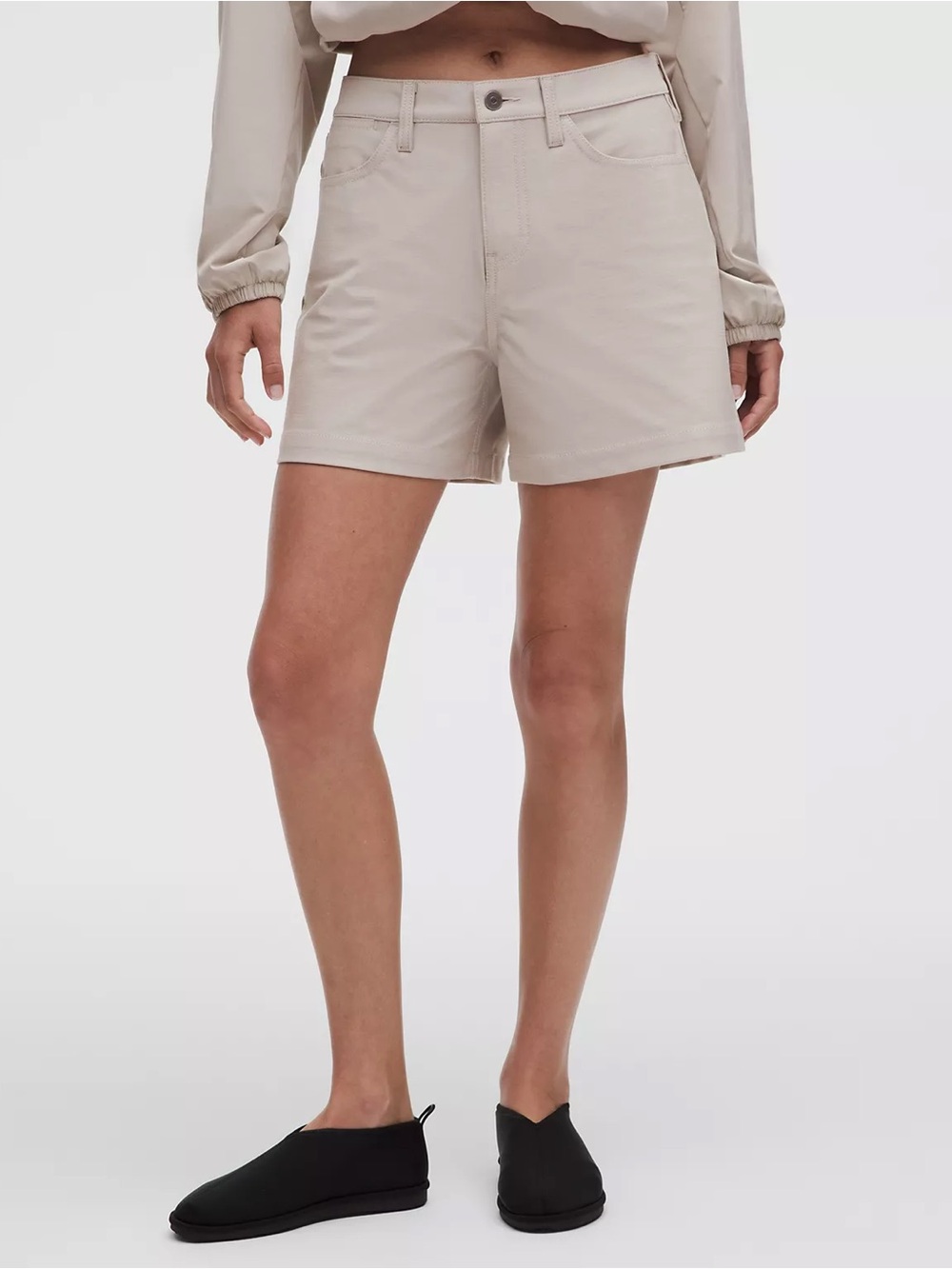 NWT Lululemon EasyFive Mid-Rise Short 4.5" Size 31